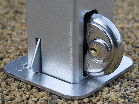 Lock mechanism on the Z3 telescopic security post