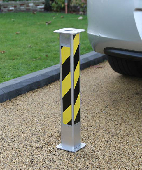 Z3 telescopic security post for driveway and parking space protection